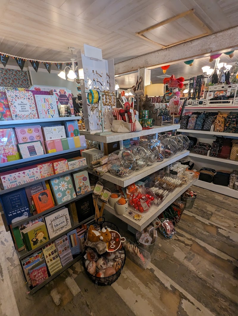 Bumblebee Market — photo 2 of shop in Surf City, NC