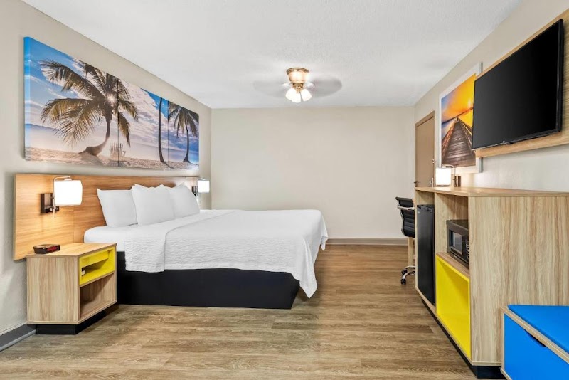 Days Inn Jacksonville NC — photo 2 of hotel in Sneads Ferry, NC