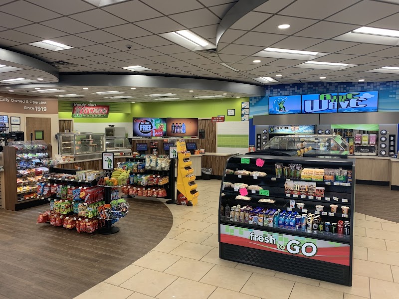 Handy Mart — photo 2 of grocery store in Surf City, NC