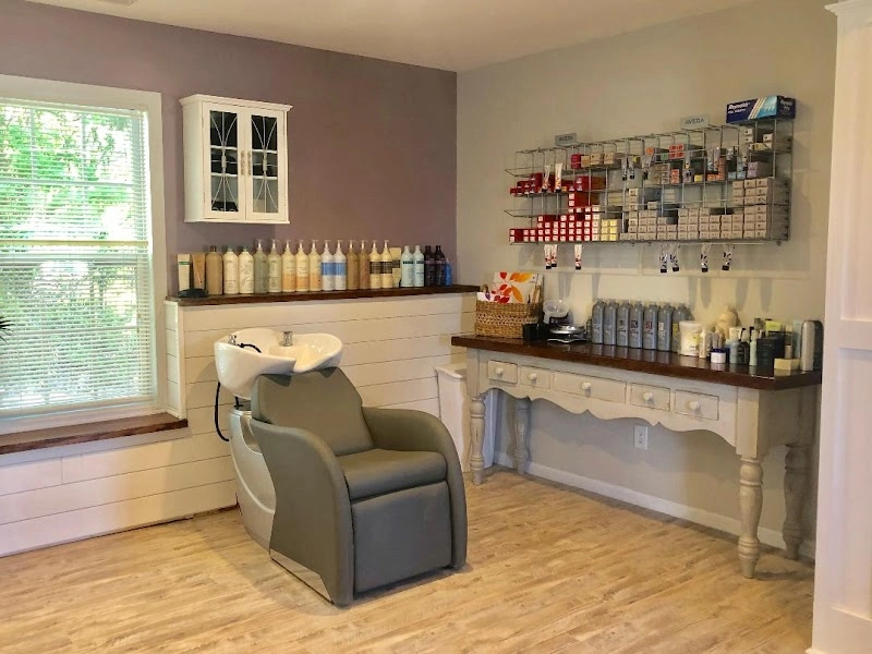 Lavish Hair and Spa hair salon in Holly Ridge, NC