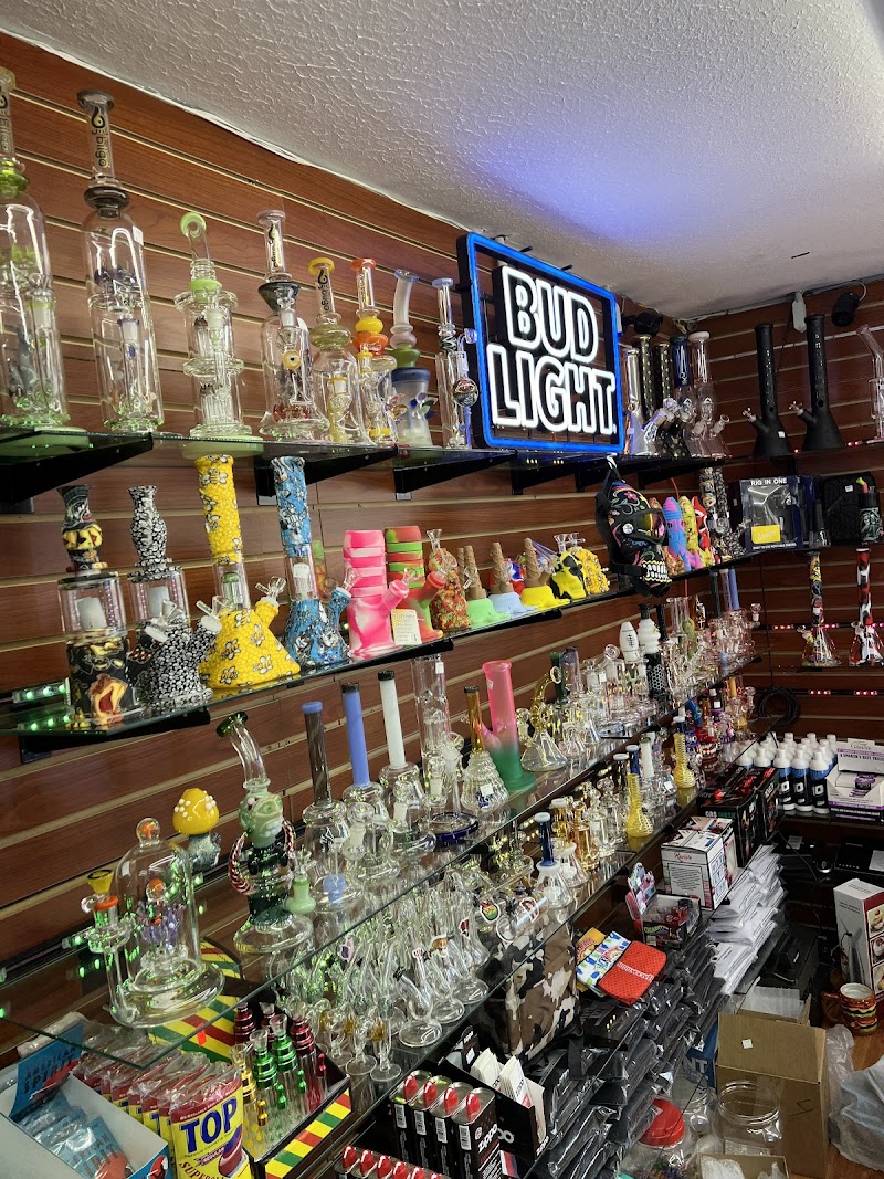 M&R Mini Mart and Tobacco — photo 2 of grocery store in Sneads Ferry, NC