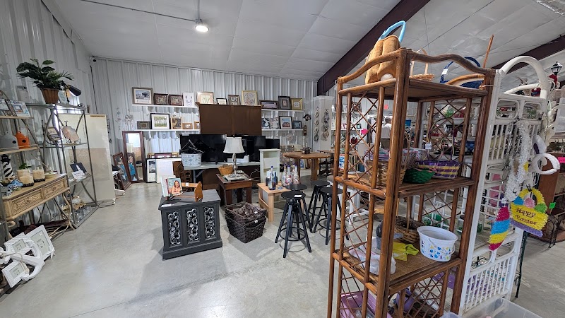 Master's Touch Thrift Store — photo 2 of shop in North Topsail Beach, NC