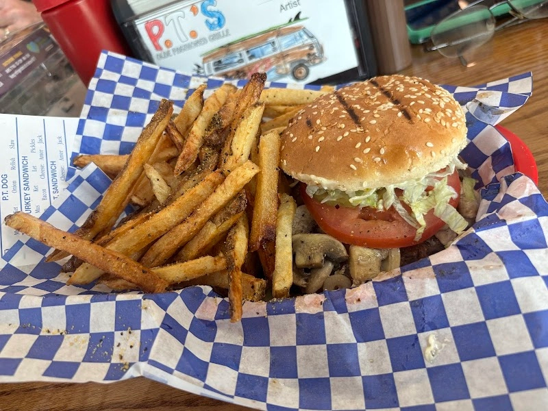 Pt's Olde Fashion Grille restaurant in Hampstead, NC — Topsail Island