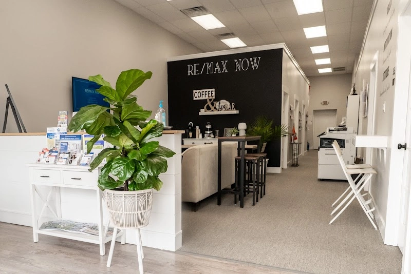 RE/MAX Executive real estate office in Sneads Ferry, NC — Topsail Island