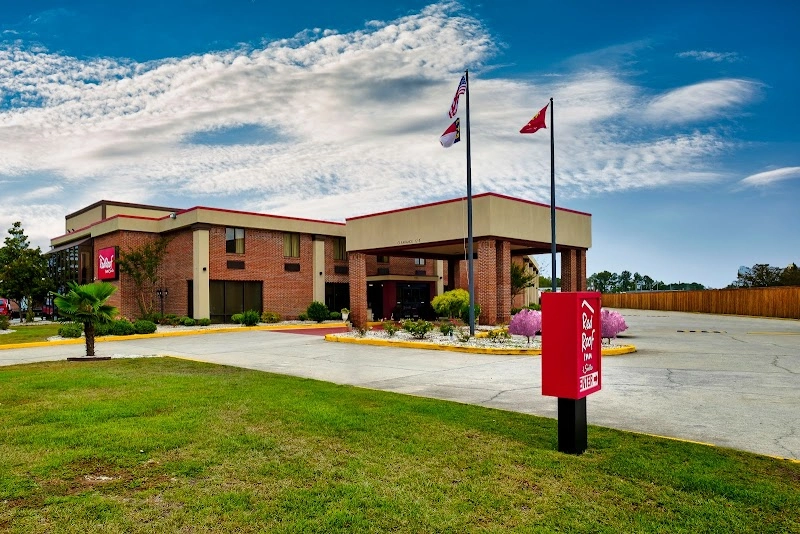 Red Roof Inn & Suites Jacksonville, NC hotel in Jacksonville, NC — Topsail Island
