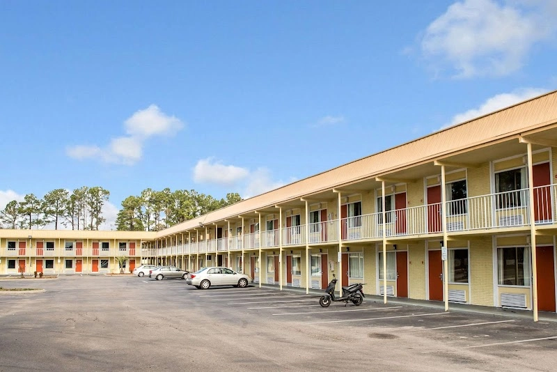 Rodeway Inn & Suites Wilmington North hotel in Wilmington, NC — Topsail Island