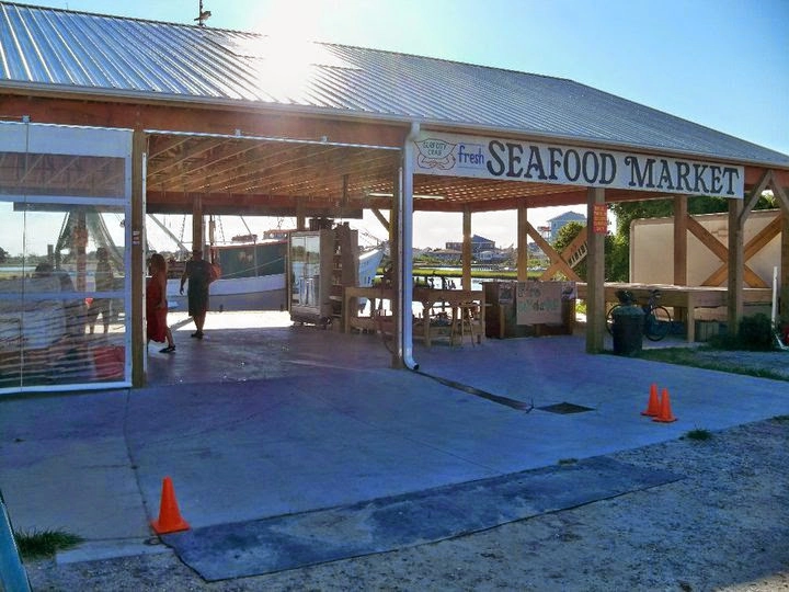 Surf City Crab seafood restaurant in Surf City, NC — Topsail Island