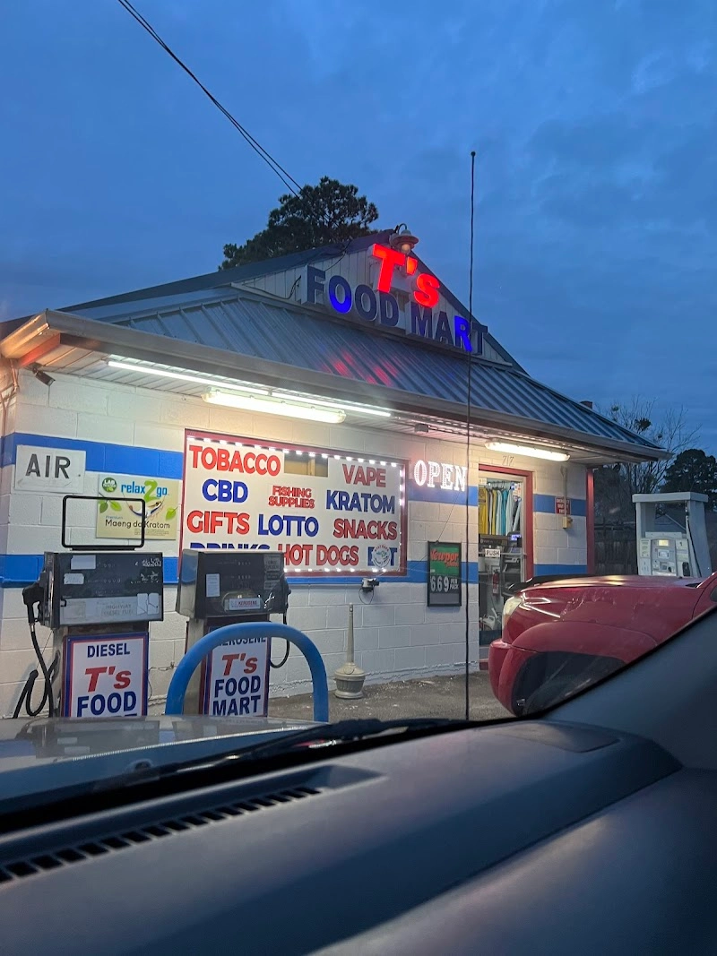 T's Food Mart grocery store in Holly Ridge, NC